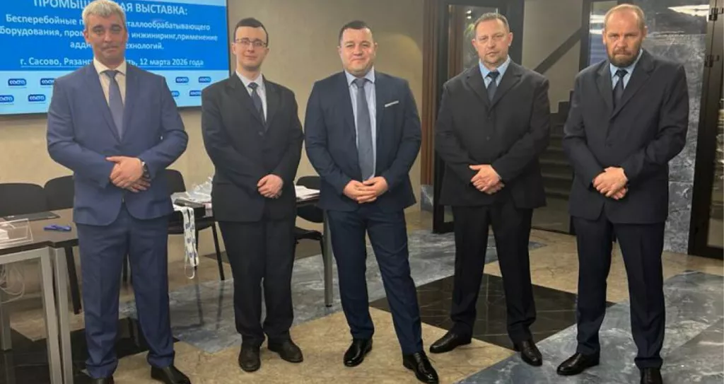 охранники обеспечивающие безопасность на выставке